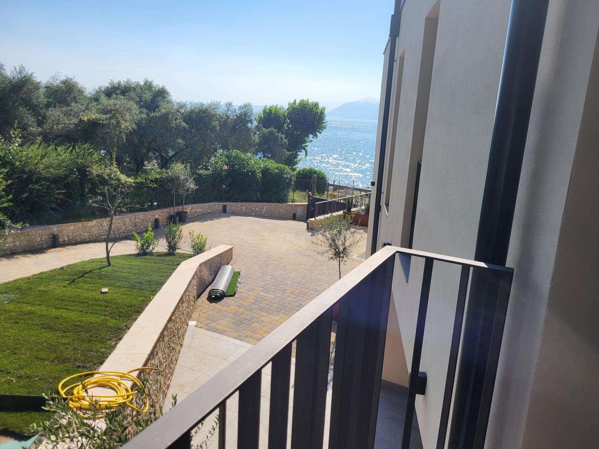 Attilio High Living Suites - Adults Only Torri Del Benaco Zewnętrze zdjęcie